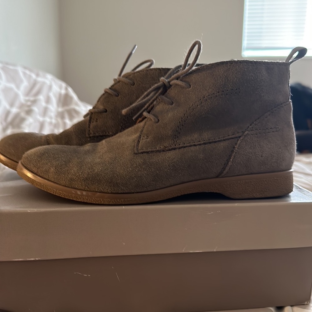 Franco Sarto Palazzo Chukka Grey Suede Boot Size 7M
